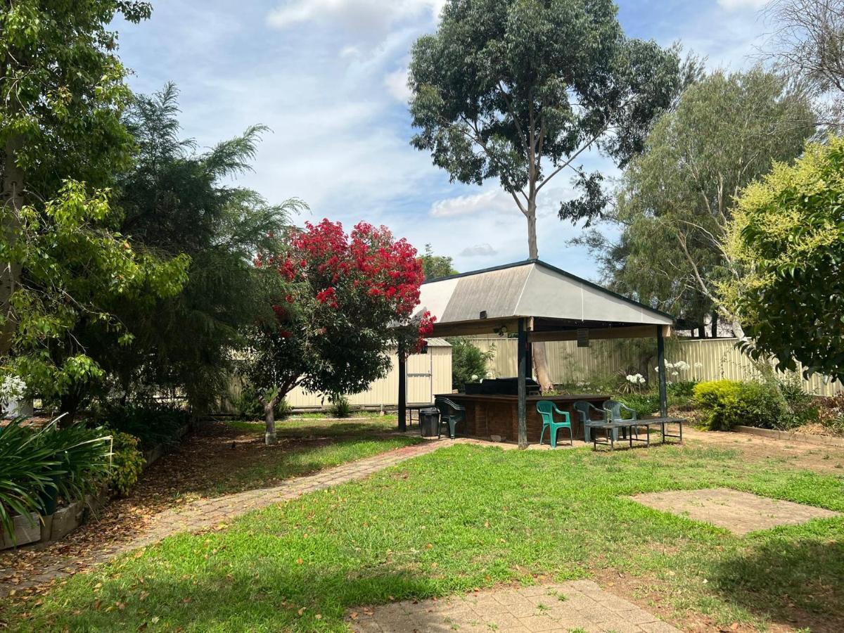 Aparthotel Executive Hideaway à Benalla Extérieur photo